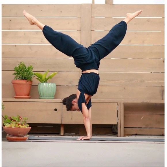 PIYoga Navy Scrunched Bottom Pant sz 12-16 - Picture 4 of 5